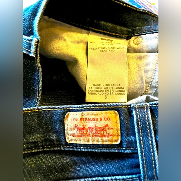 🎬🎬🎬SOLD! Levi’s Too Super Low 524 Short Denim Shorts, Size 5 - Picture 3 of 4